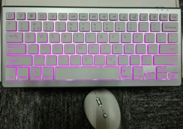 کیبورد بی سیم(وایرلس) مدل جلی کامب Jelly Comb | Backlit Bluetooth Keyboard and Mouse