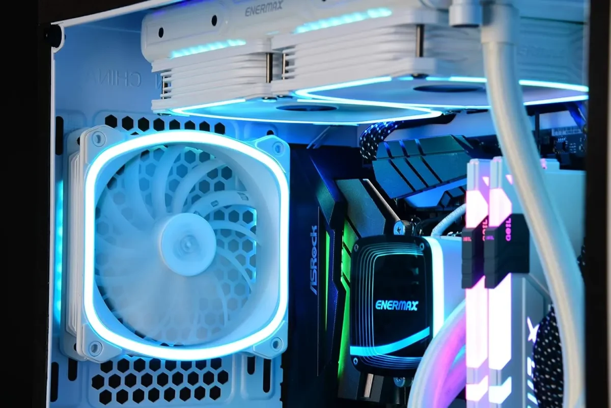 فن کیس 120 میلی‌متری Enermax Squa RGB PWM، RGB قابل آدرس‌دهی از طریق مادربرد، بسته تکی- مشکی